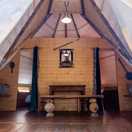 Pensión Au Bonheur Nomade Livry (Calvados)